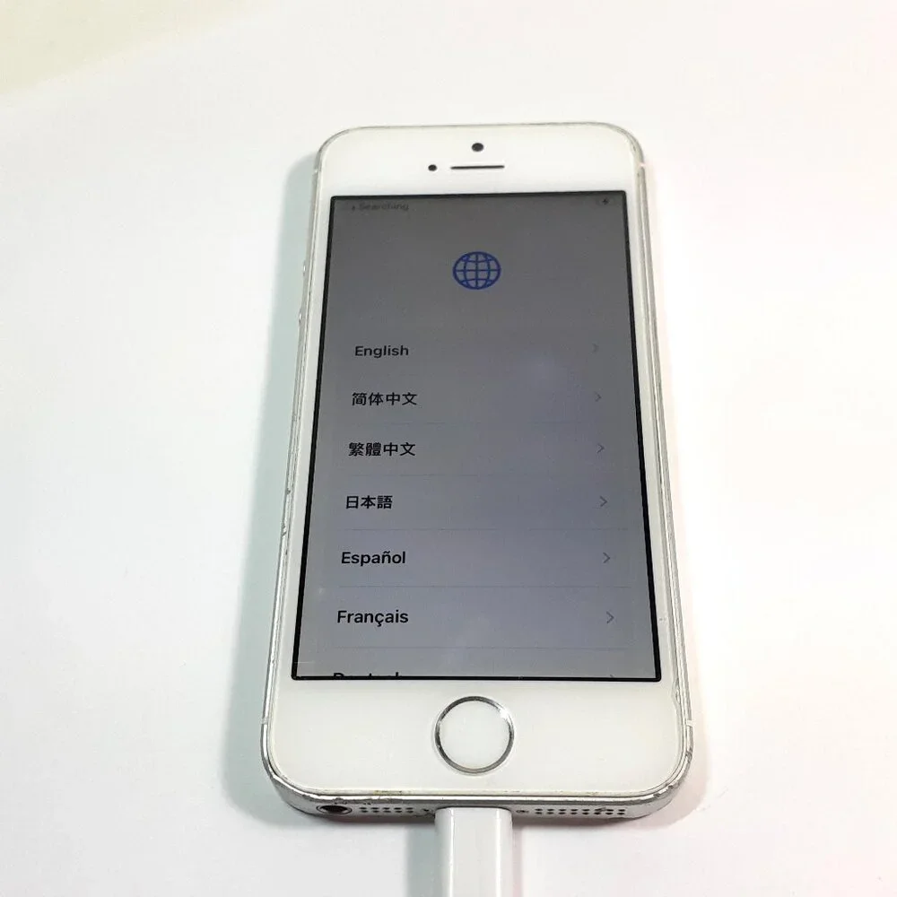 Apple iPhone SE 1st Generation (A1662 [WHITE-SILVER)-(Selling For parts only)